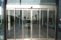  玻璃感應(yīng)門的使用壽命一般是多久？