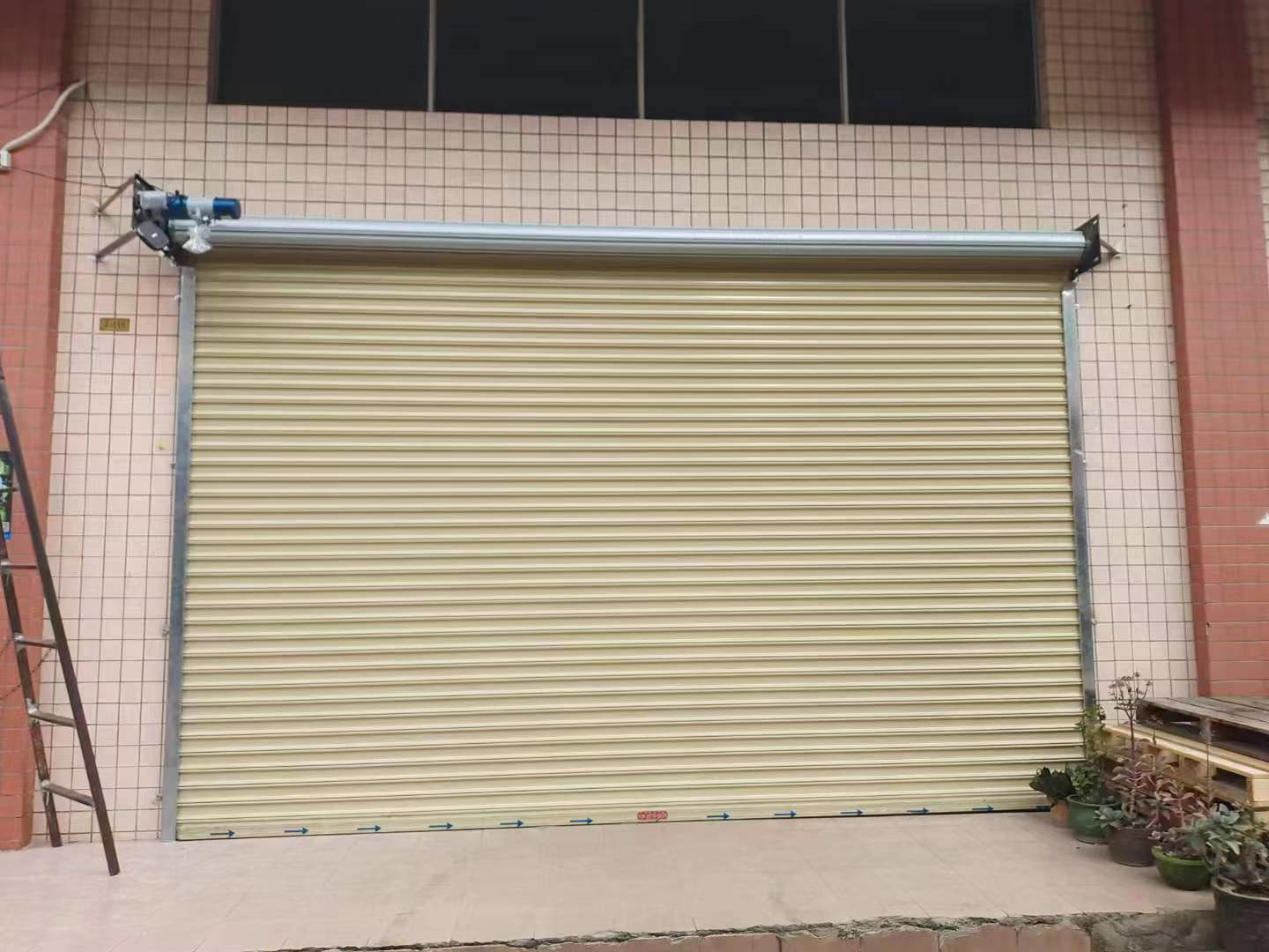 防風(fēng)卷簾門(mén)、抗風(fēng)卷簾門(mén)、PVC 卷簾門(mén)存在的區(qū)別?